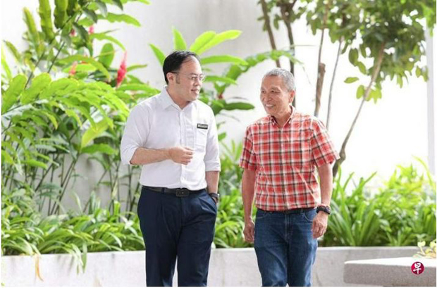  ​在中央医院泌尿科高级顾问医生郑楷杰（左）的建议下，前列腺癌患者陈国伟接受了不可逆性电穿孔局部疗法，效果令人振奋。（李冠卫摄） 