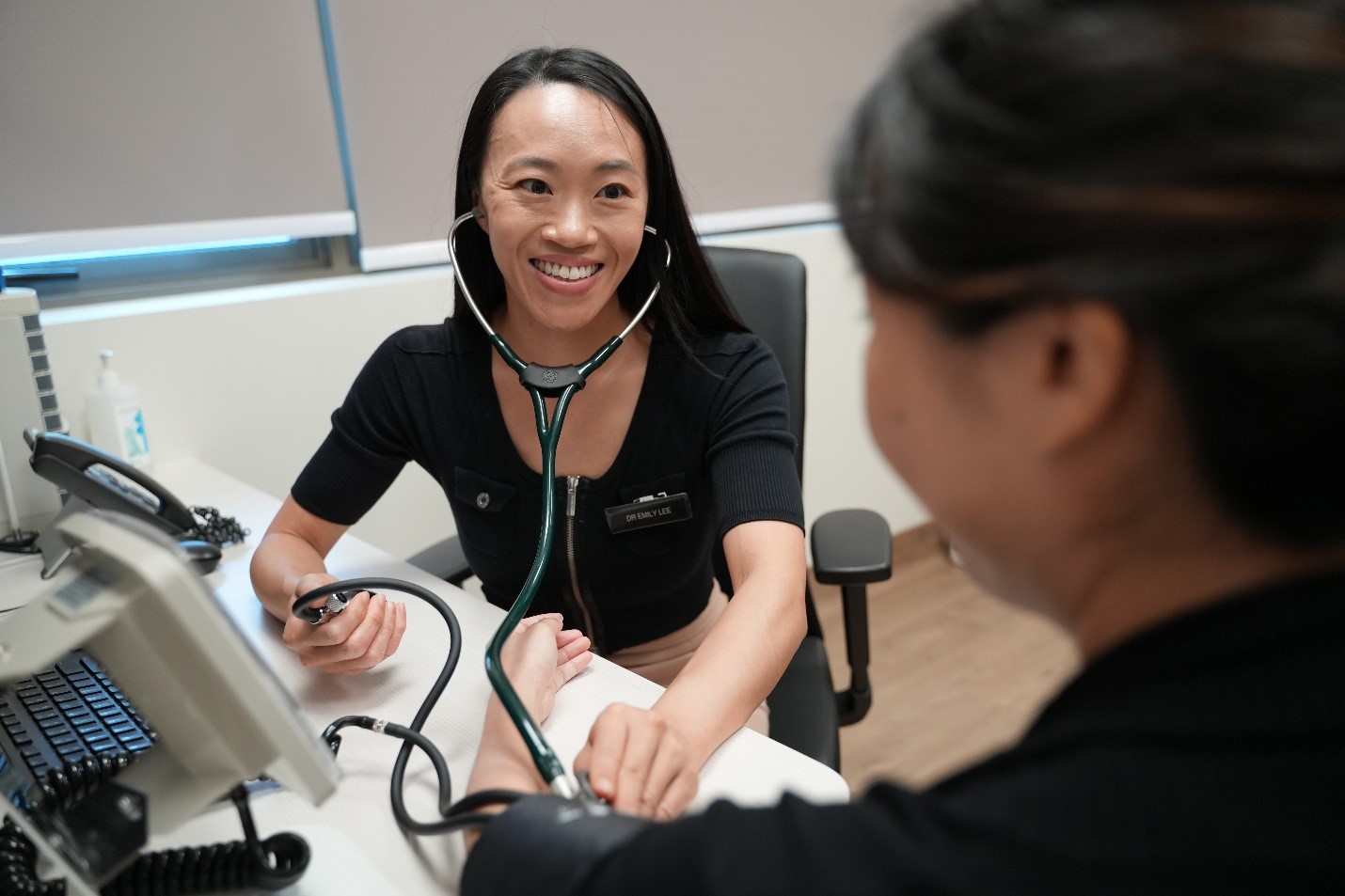  ​Dr Emily Lee, Associate Consultant, SingHealth Polyclinics – Eunos, attending to aMCT patient during a follow-up appointment.  